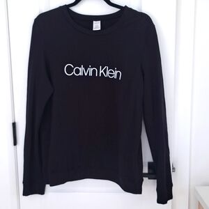 Black crew neck sweater